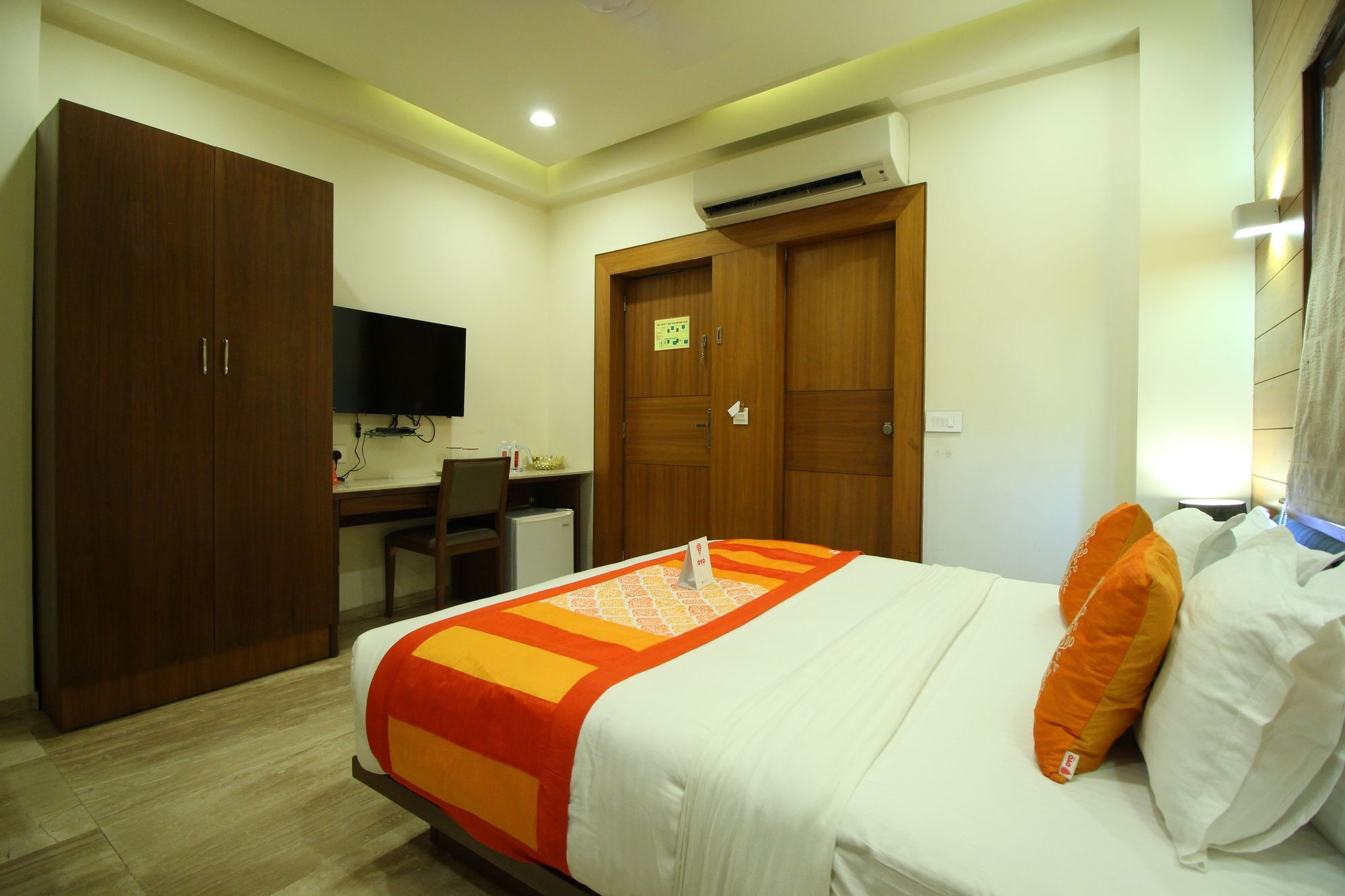 Oyo 8992 Hotel Kyra Ahmedabad Eksteriør bilde