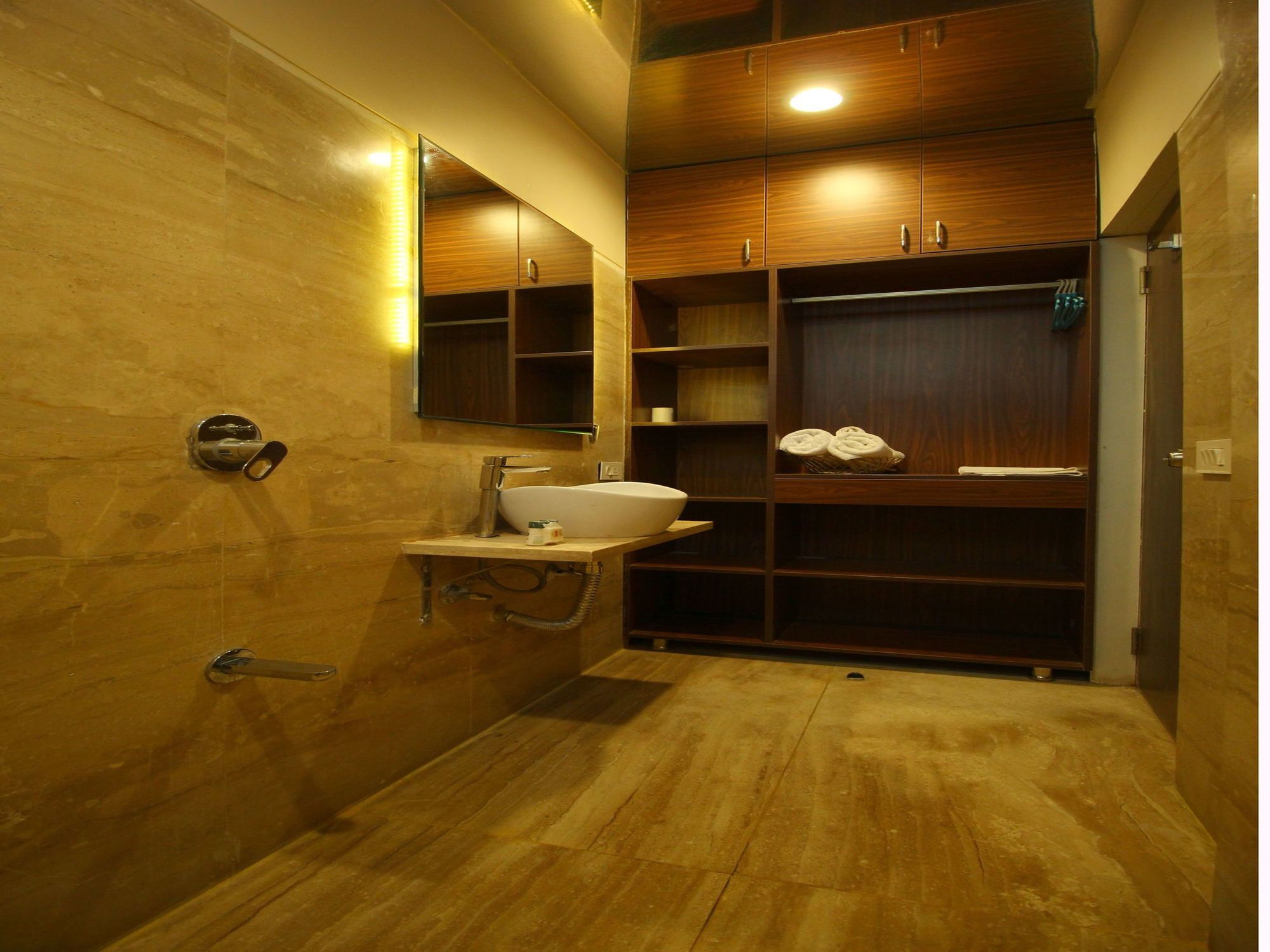 Oyo 8992 Hotel Kyra Ahmedabad Eksteriør bilde