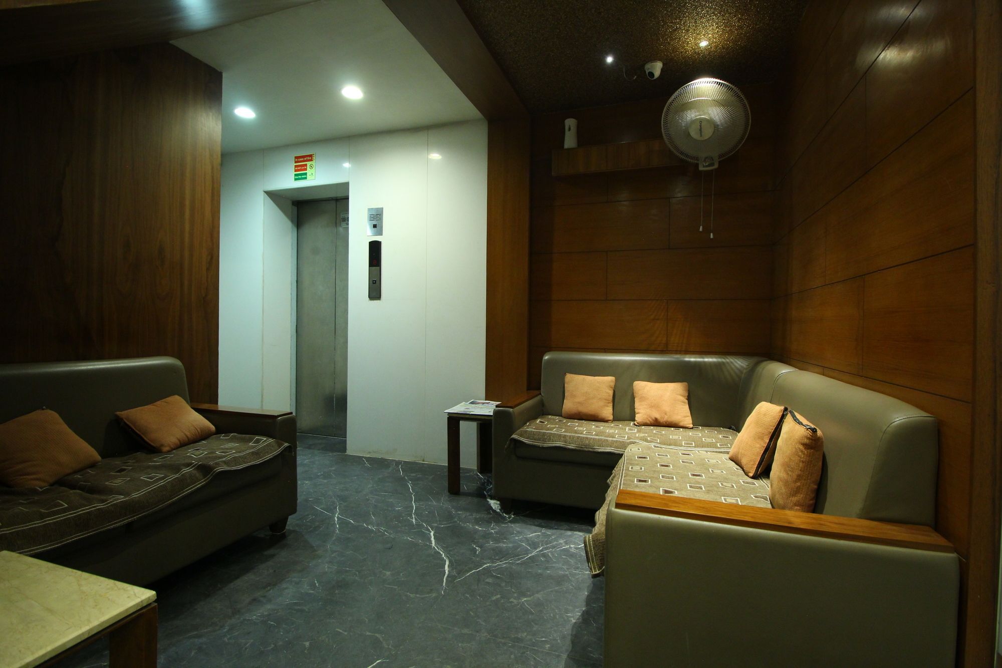 Oyo 8992 Hotel Kyra Ahmedabad Eksteriør bilde