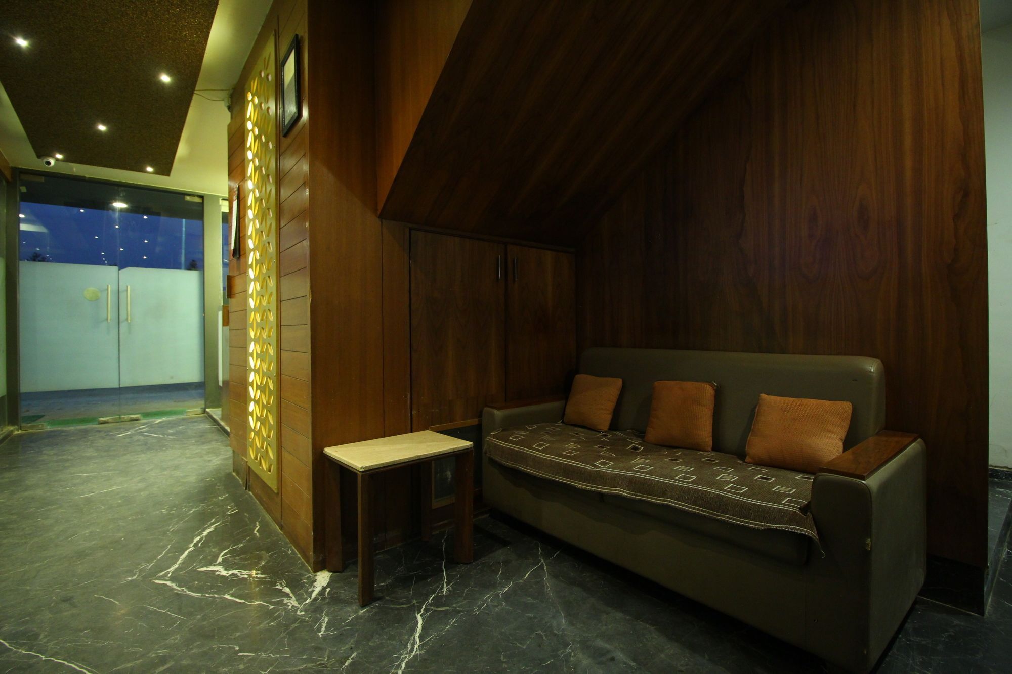 Oyo 8992 Hotel Kyra Ahmedabad Eksteriør bilde