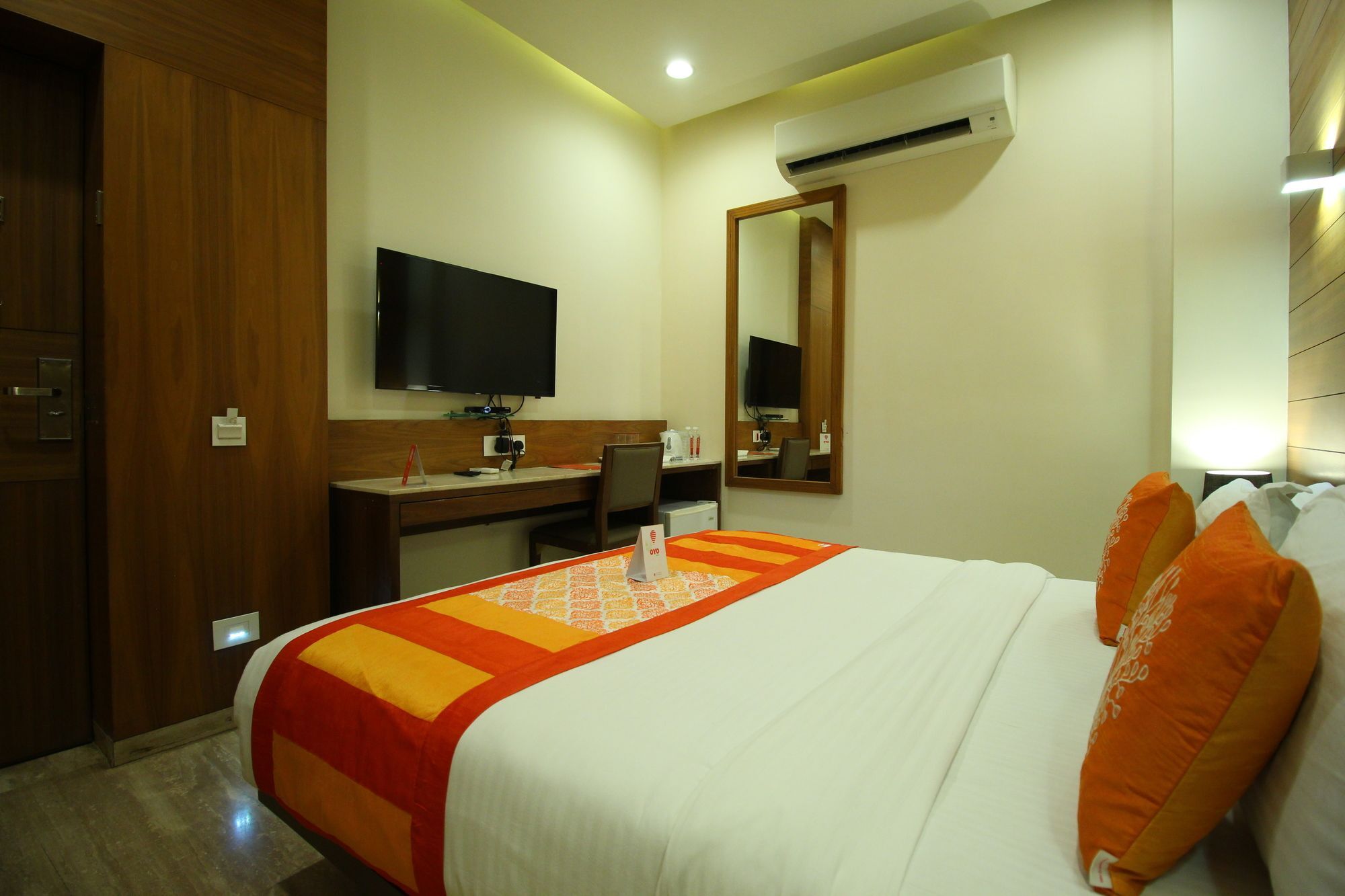 Oyo 8992 Hotel Kyra Ahmedabad Eksteriør bilde